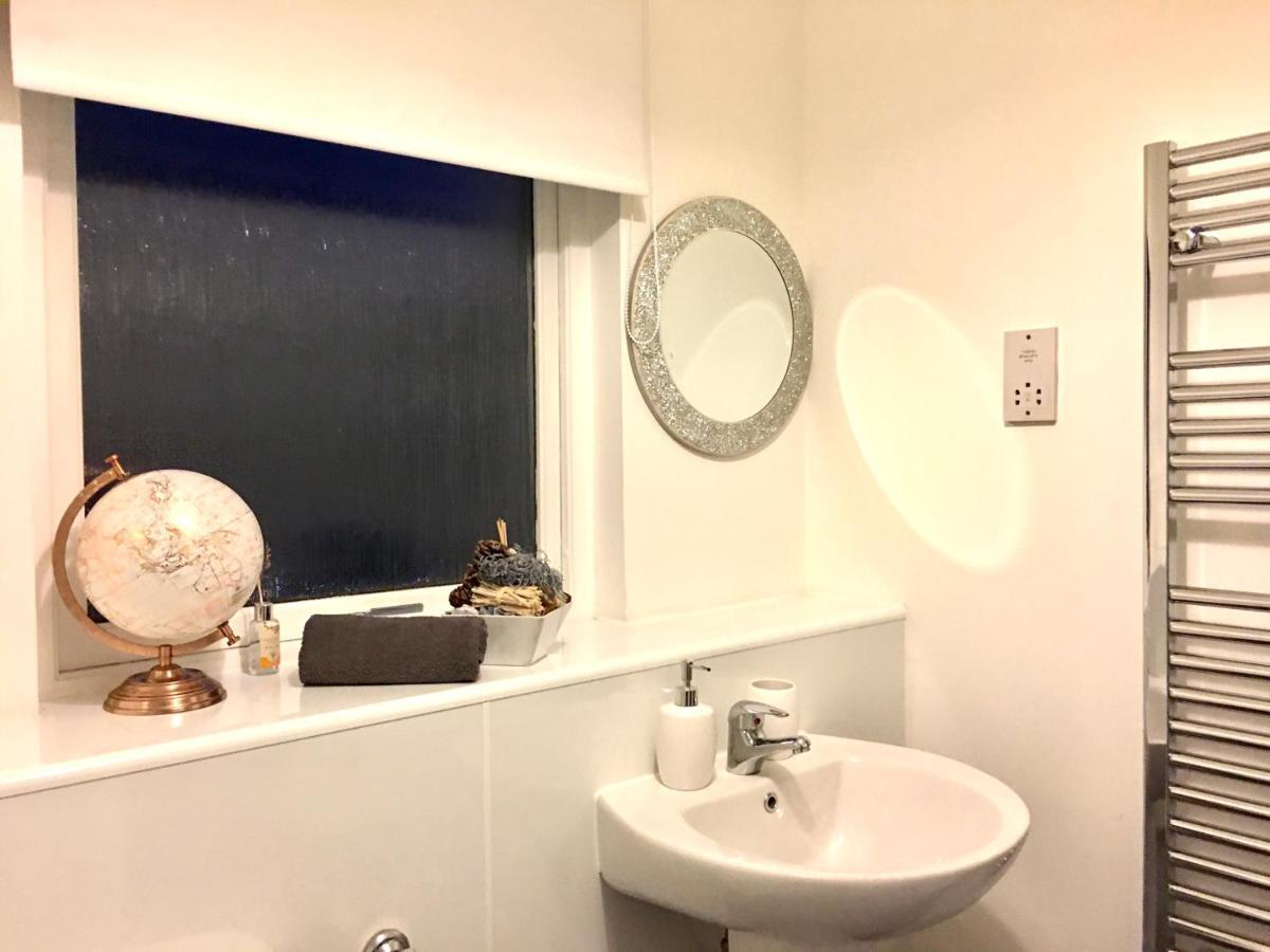 Central Spacious 2 Bedroom By Union Square Free Parking Aberdeen Esterno foto